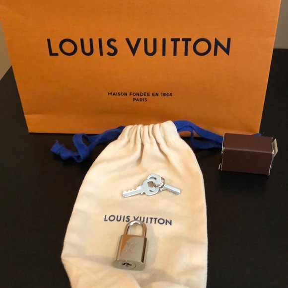 Louis Vuitton Accessories - 1 New authentic Louis Vuitton padlock #451 w/ keys
